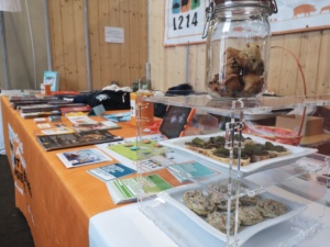 L214 Stand 